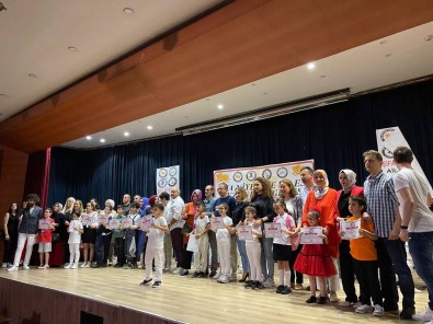 Sifa Niyetine Tiyatro Atölyesi'nde Mezuniyet Sevinci