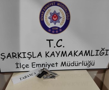 Polis Ekipleri Çesitli Suçlardan Aranan 13 Sahsi Yakaladi