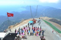 2365 Metrelik Dagin Zirvesinde Pilates Yaptilar