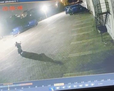 Büfeden 125 Bin Lira Degerinde Hirsizlik Yapan Süpheli Komsu Kamerasinda