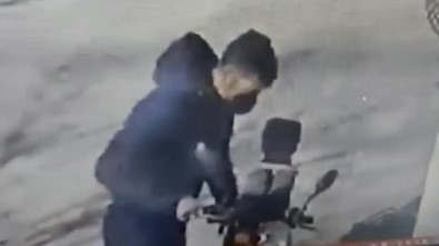 Elektrikli Bisiklet Hirsizini Taktigi Maske De Kurtaramadi