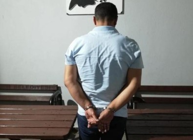 Izmir'de Uygulamadan Kaçarken Polisi Araciyla Yaralayan Sürücü Tutuklandi