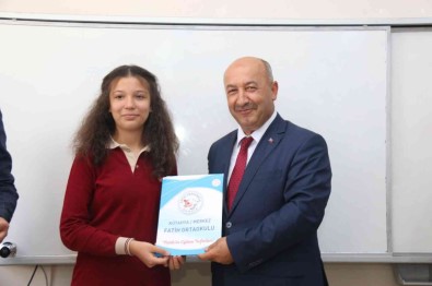 Kütahya'da 566 Okulda 99 Bin 563 Ögrenci Karne Heyecani Yasadi