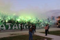 Sakaryaspor Taraftari 57'Nci Yasi Coskuyla Kutladi