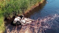 Tekirdag'da Otomobil Dereye Uçup Suya Gömüldü Açiklamasi Araçtaki Üç Kisi Yüzerek Karaya Çikti