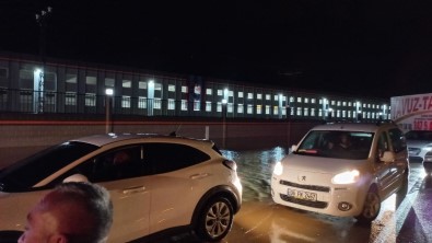 Afyonkarahisar-Ankara Karayolu Sel Baskini Sebebiyle Ulasima Kapandi