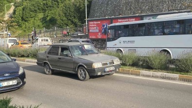 Dügün Konvoyunun Önüne Atlayan Çocuga Otomobil Çarpti