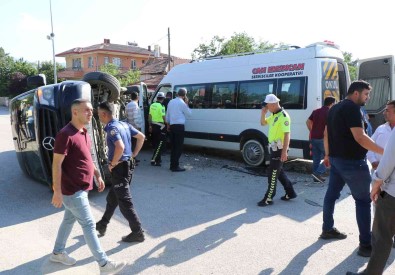 Erzincan'da Iki Minibüs Çarpisti Açiklamasi 7 Yarali