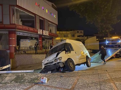 Bursa'da 5 Aracin Karistigi Zincirleme Kazada 4 Kisi Yaralandi