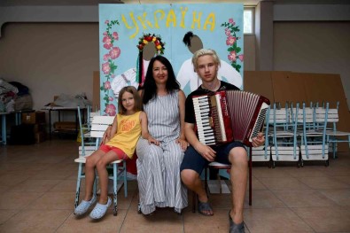 Savas Magduru Ukraynali Çocuklar Babalar Gününü Buruk Geçiriyor