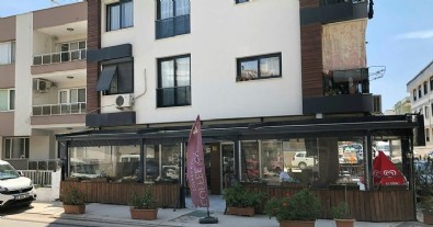 İzmir Büyükşehir Belediyesi yöneticisi İYİ Partili başkanın kafeteryasını bastı