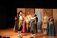 Turgutlu Belediyesi Tiyatrosu 'Cimri' Ile Ikinci Kez Perdelerini Açti Haberi