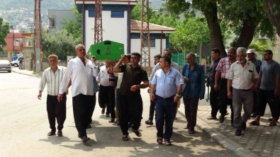 Kayip Oglunu Defneden Annenin Feryatlari Yürekleri Dagladi