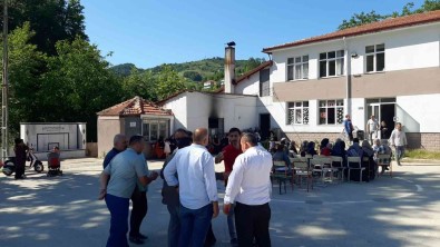 Sinop'ta Okulun Kapatilmasina Vatandaslardan Tepki