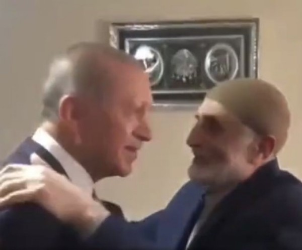 Cumhurbaşkanı Erdoğan, elini öptürmedi!