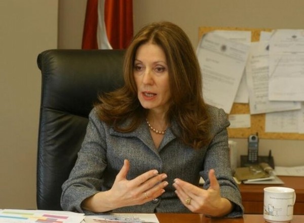 Bir yalana servet kaptırdı! Banka banka dolaştırıp milyonlarını aldılar...