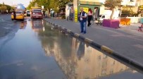 Çorlu'da Patlayan Su Borusu Yollari Göle Çevirdi