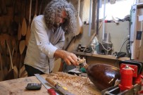 Evinin Agilini Atölyeye Çevirdi Yillardir Baglama Yapiyor