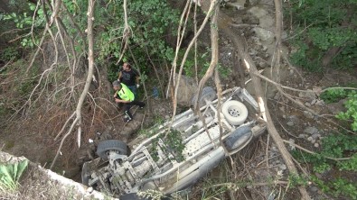 Gümüshane'de Isçileri Tasiyan Kamyonet Köprüden Düstü Açiklamasi 4 Yarali