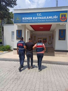 15 Yil Kesinlesmis Hapis Cezasi Ile Aranan Firari Yakalandi