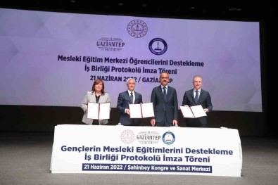 Mesleki Egitim Ögrencilerine 250 Milyon TL'lik Dev Destek