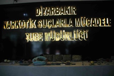 Türkiye'nin En Büyük Uyusturucu Operasyonunda Ele Geçirilen Suç Unsurlari Sergilendi