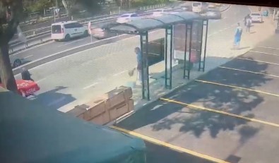 Üsküdar'da Minibüs Faciasi Açiklamasi Yasli Kadin Hayatini Kaybetti