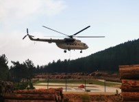 Yangin Söndürme Helikopterinin Alevlerle Mücadelesi Böyle Görüntülendi