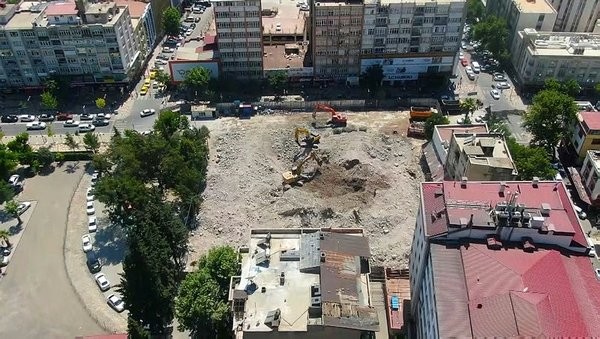 'Dünyanın en saçma binası' tarih oldu! Artık yerinde yeller esiyor