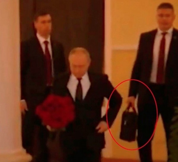 Putin'in gizemli nükleer çantasını taşıyordu! O albay başından vurulmuş halde bulundu