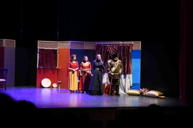 Çayirova'da Kadin Tiyatro Okulu Açiliyor