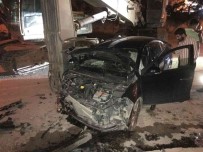 Elazig'da Ekskavatöre Çarpan Otomobil Hurdaya Döndü Açiklamasi 2'Si Agir 3 Yarali