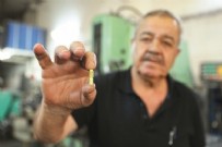 Evini satıp fünye üretti!