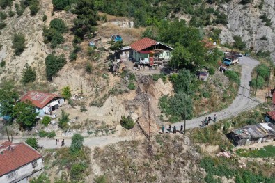 Karabük'te Toprak Kaymasi Nedeniyle 5 Ev Tedbir Amaçli Bosaltildi