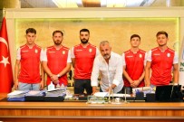 Manavgat Belediyespor'da 14 Imza Birden Atildi