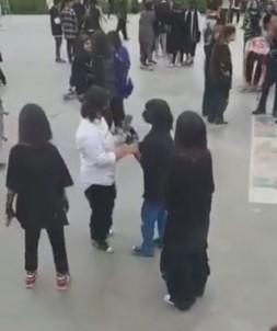 Iran'da Kaykay Etkinliginde 5 Kisi Gözaltina Alindi