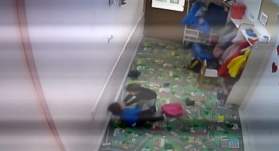 Kreste Küçük Çocuk Arkadasi Tarafindan Darp Edildi, Aileye Tahterevalliden Düstü Denildi