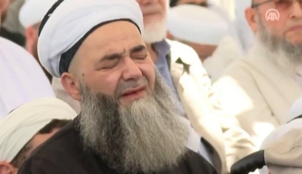 Cübbeli Ahmet, Mahmut Ustaosmanoğlu'nun cenaze töreninde gözyaşlarını tutamadı!
