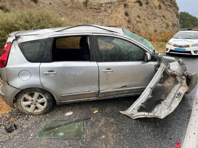 Yagmurdan Kayganlasan Yolda Üst Üste Trafik Kazalari Açiklamasi 2 Yarali