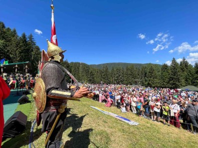 Baskan Pekyatirmaci Ayvaz Dede Senlikleri'ne Katildi