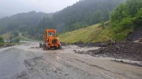 Kastamonu'da Heyelan Nedeniyle Yollar Trafige Kapatildi