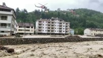 Selin Vurdugu Bozkur'ta Vatandaslar Helikopterle Tahliye Edildi