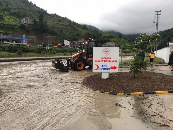 Kastamonu, Bartın, Sinop ve Zonguldak'ta sel felaketi: Köprüler yıkıldı, evleri su bastı! Uyarılar peş peşe geldi