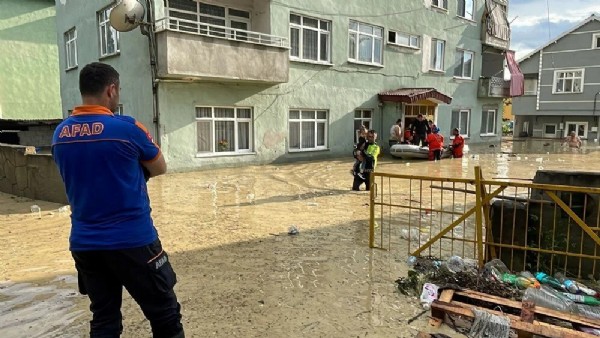 Kastamonu, Bartın, Sinop ve Zonguldak'ta sel felaketi: Köprüler yıkıldı, evleri su bastı! Uyarılar peş peşe geldi