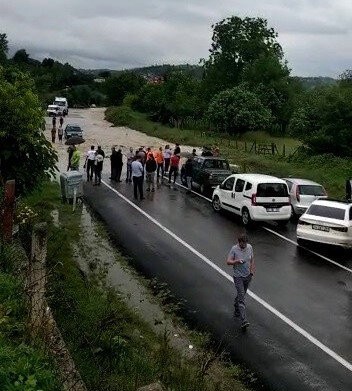 Kastamonu, Bartın, Sinop ve Zonguldak'ta sel felaketi: Köprüler yıkıldı, evleri su bastı! Uyarılar peş peşe geldi