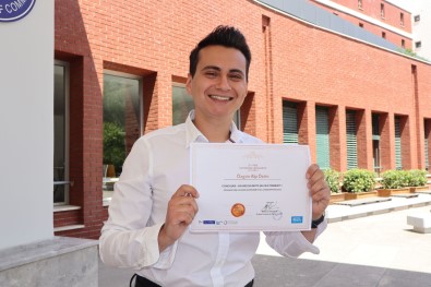 5 Yilda 3 Yabanci Dil Ögrenip Çift Diploma Ile Mezun Oldu