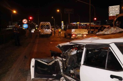 Adana'da Otomobil Isçi Servisine Arkadan Çarpti Açiklamasi 6 Yarali