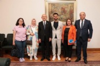 Kemal Kılıçdaroğlu FETÖ'yü güzelleyen Melek Çetinkaya ve darbecisi askeri öğrencilerden Taha Furkan Çetinkaya ile görüştü!