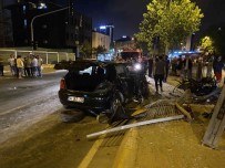 Atasehir'de Sürücüsünün Kontrolünü Kaybettigi Otomobil Demir Korkuluklara Çarparak Durabildi Açiklamasi 1 Yarali