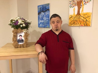 Down Sendromlu Kaan'in Resimleri Kartal'da Sergilendi